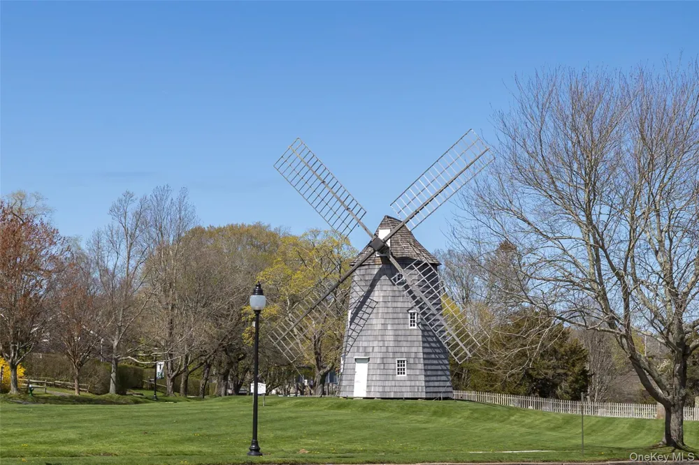1 Meadow Way East Hampton, NY 11937