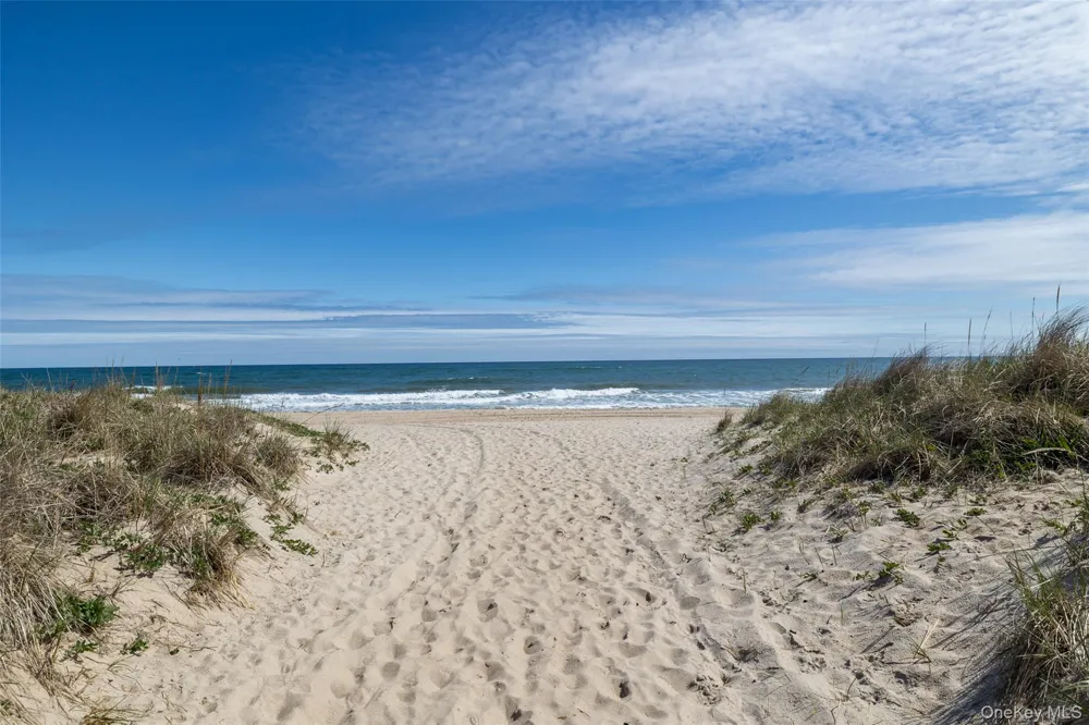 1 Meadow Way East Hampton, NY 11937
