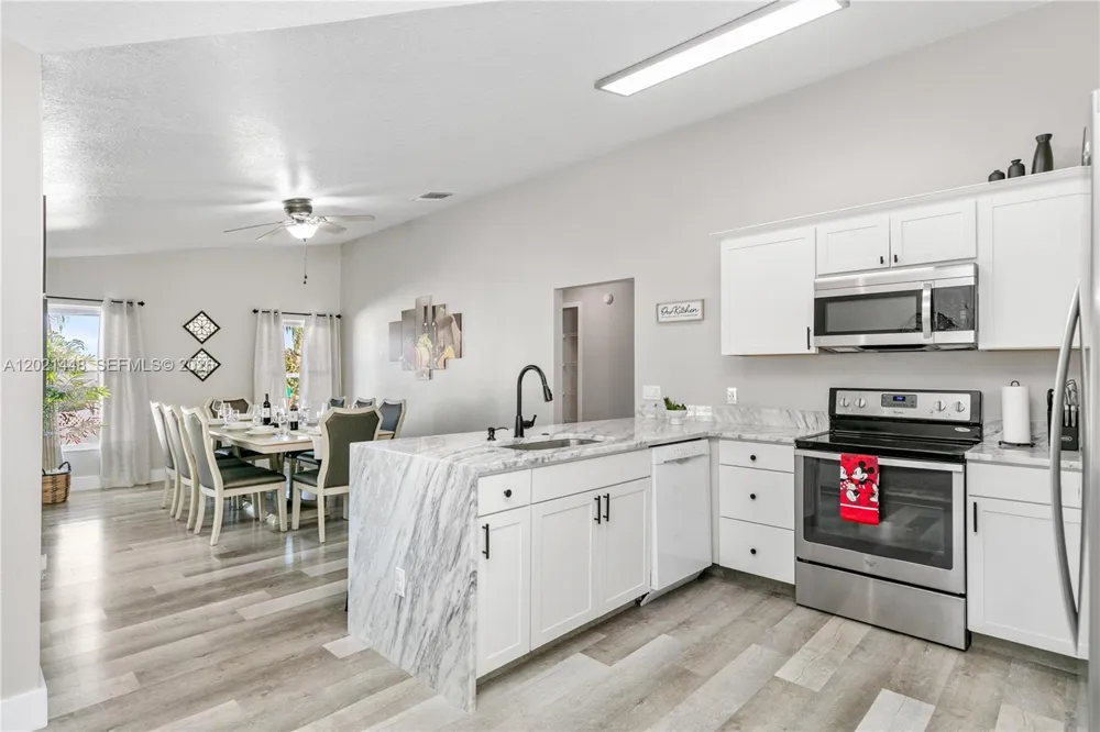5608 Mandarin Davenport, FL 33986