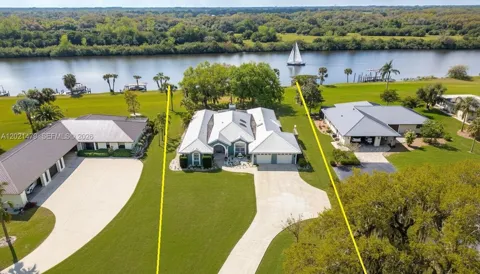 1261 RIVERBEND DR
