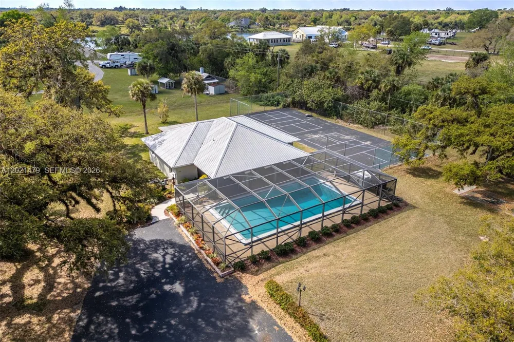 1261 RIVERBEND DR Other City - In The State Of Florida, FL 33935