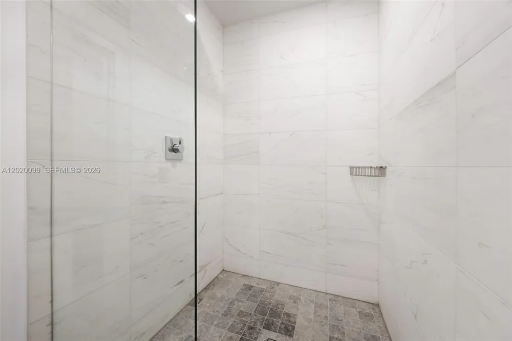 204 Sunrise Dr #204B Key Biscayne, FL 33149