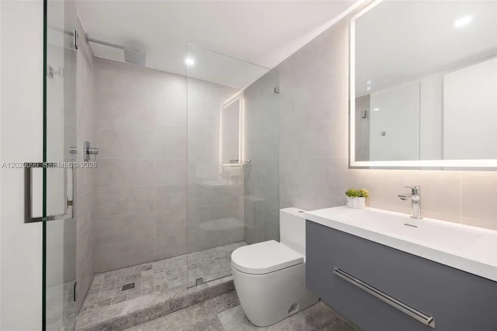 204 Sunrise Dr #204B Key Biscayne, FL 33149