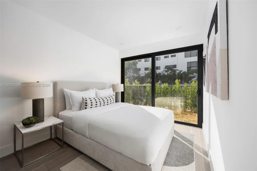 204 Sunrise Dr #204B Key Biscayne, FL 33149