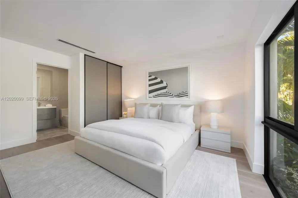 204 Sunrise Dr #204B Key Biscayne, FL 33149