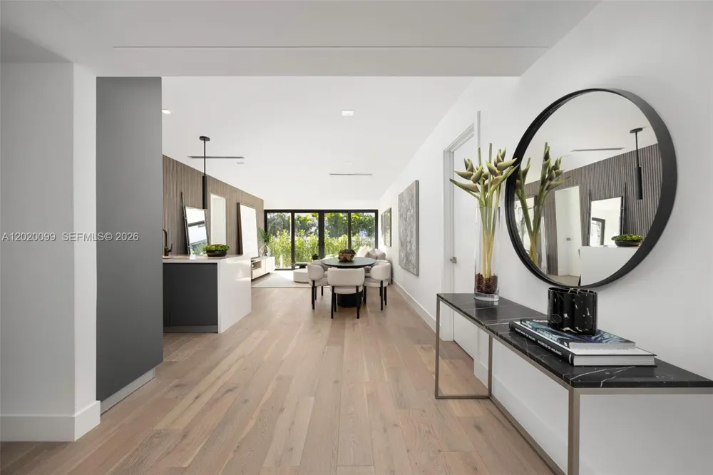 204 Sunrise Dr #204B Key Biscayne, FL 33149