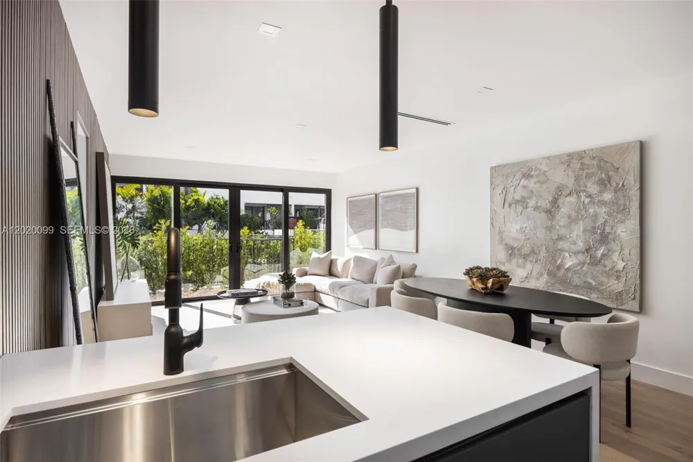 204 Sunrise Dr #204B Key Biscayne, FL 33149