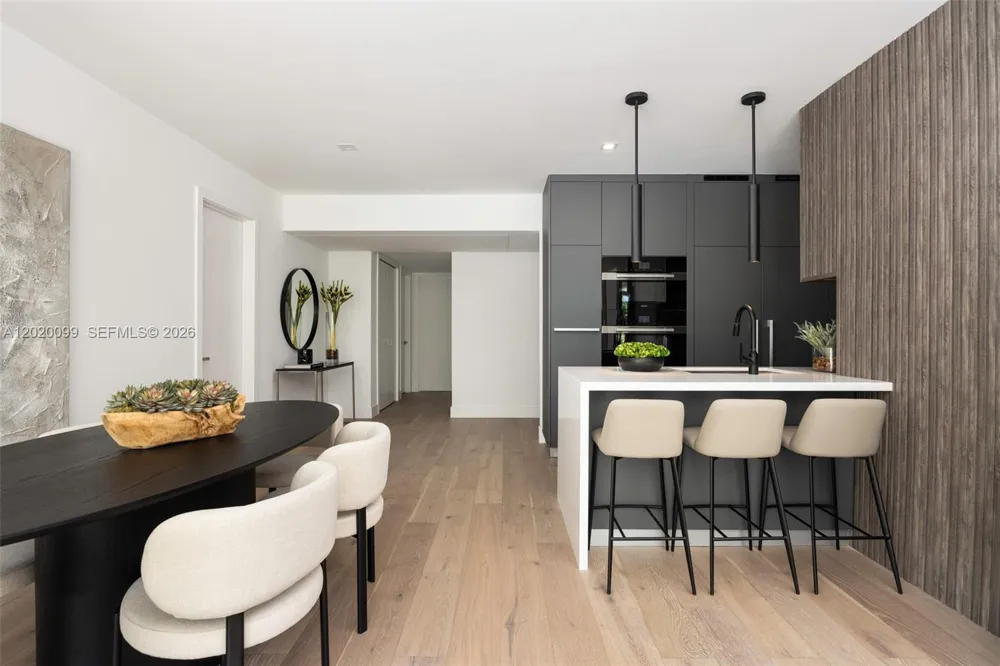 204 Sunrise Dr #204B Key Biscayne, FL 33149