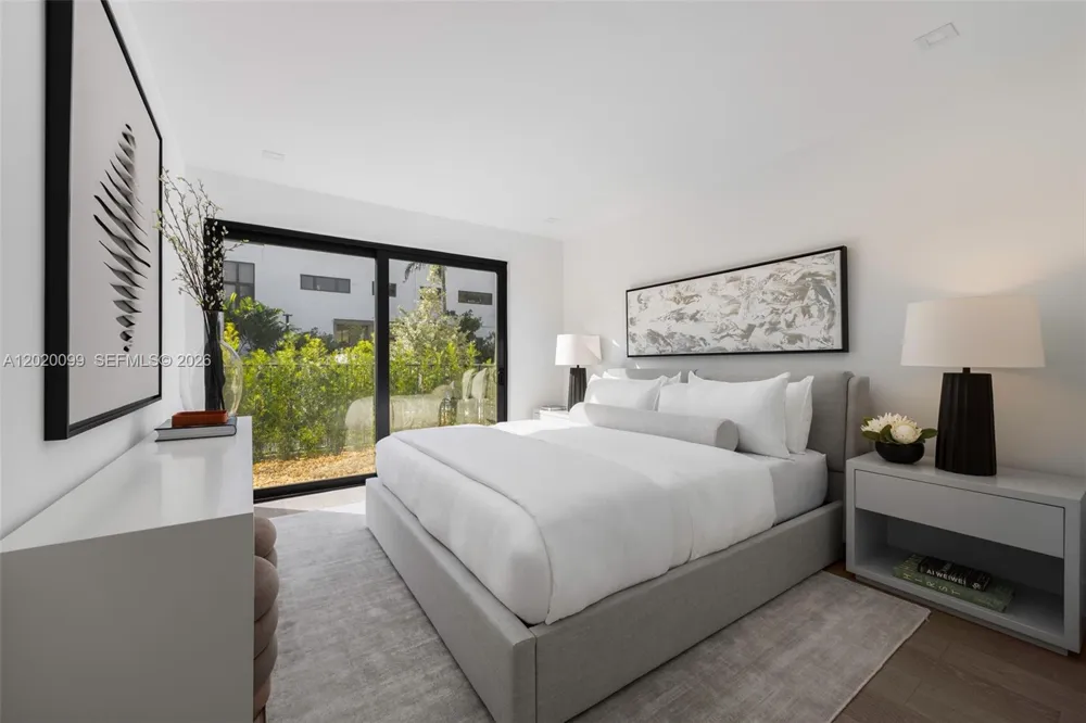 204 Sunrise Dr #204B Key Biscayne, FL 33149