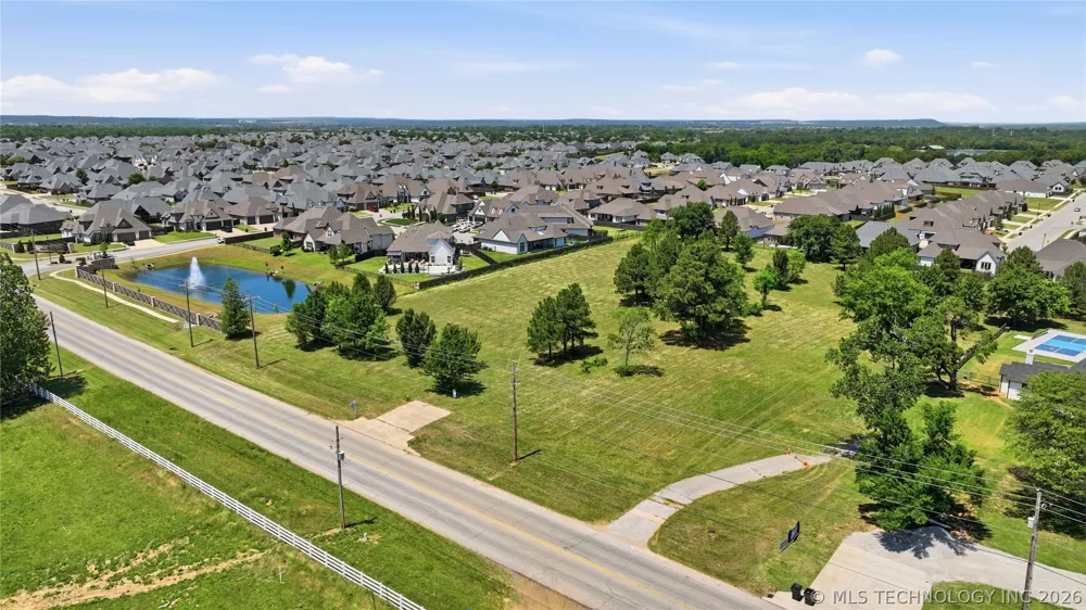 633 E 131 STREET S Jenks, OK 74037