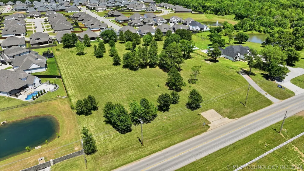 633 E 131 STREET S Jenks, OK 74037