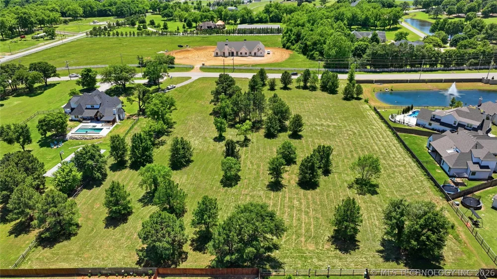 633 E 131 STREET S Jenks, OK 74037