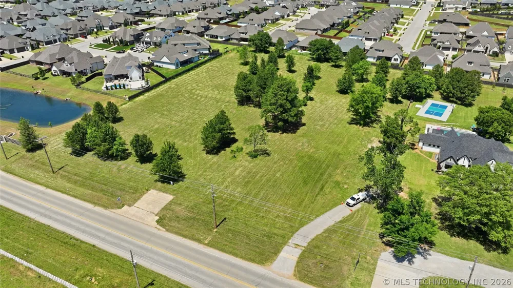 633 E 131 STREET S Jenks, OK 74037