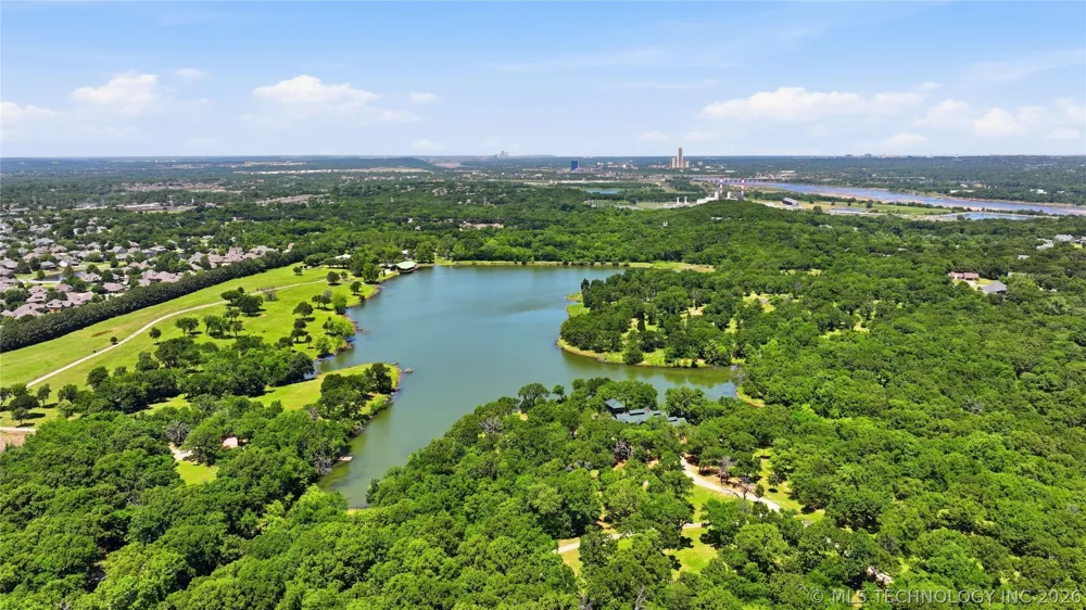 633 E 131 STREET S Jenks, OK 74037