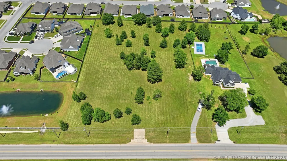633 E 131 STREET S Jenks, OK 74037