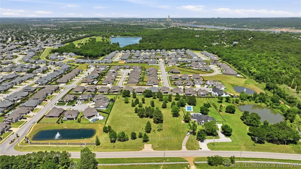 633 E 131 STREET S Jenks, OK 74037
