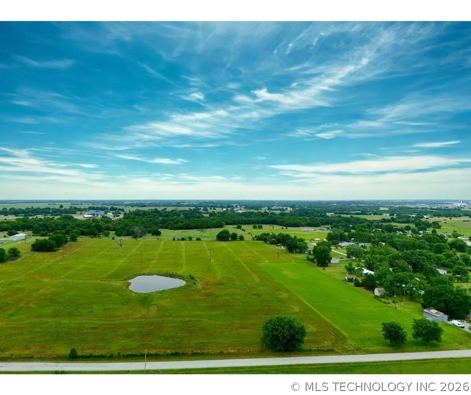 9 E 420 ROAD Oologah, OK 74053