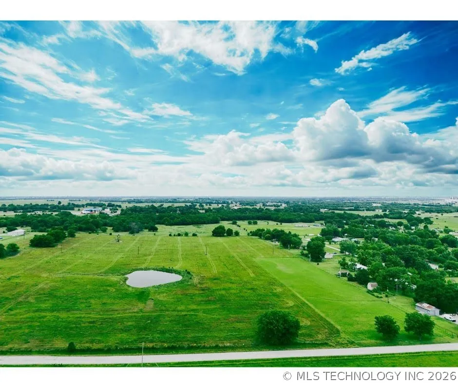 9 E 420 ROAD Oologah, OK 74053
