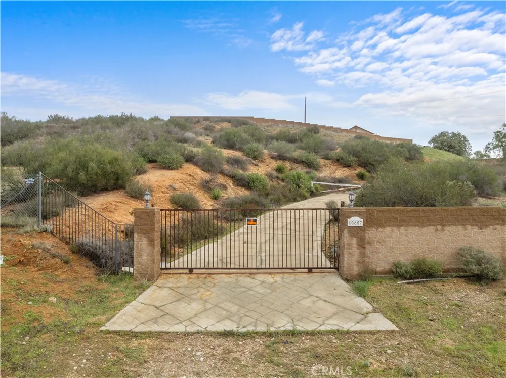 10657 Mint Canyon Agua Dulce, CA 91390