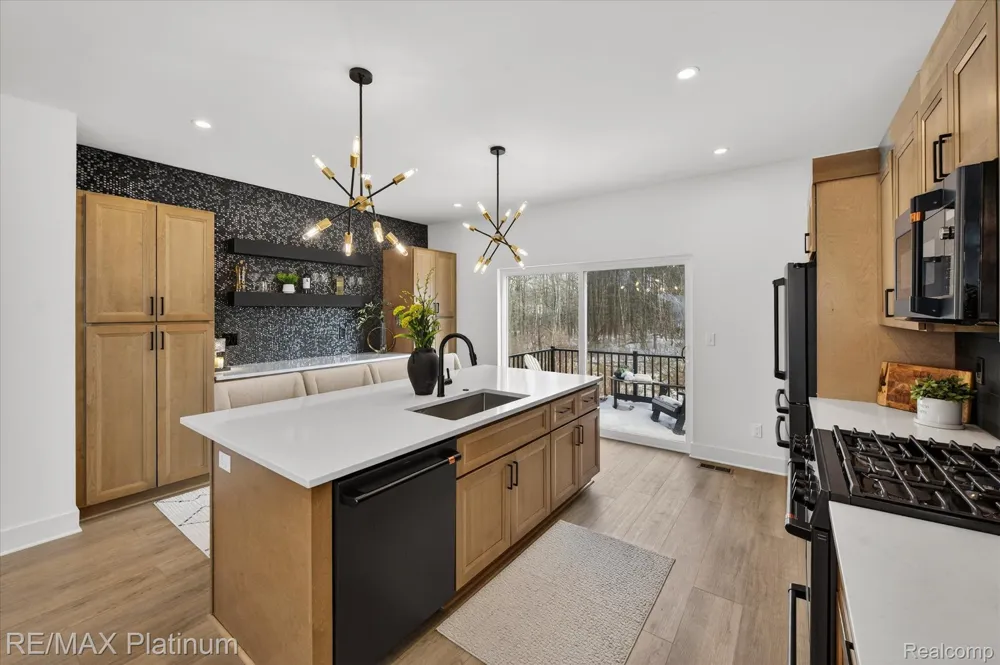 68 Pinecroft Lane Howell Township, MI 48855