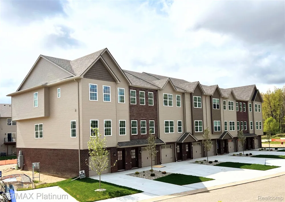68 Pinecroft Lane Howell Township, MI 48855