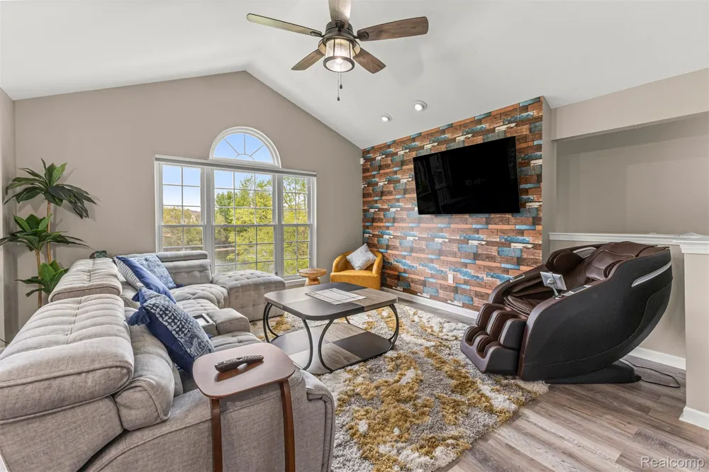 16015 Morningside Northville Township, MI 48168