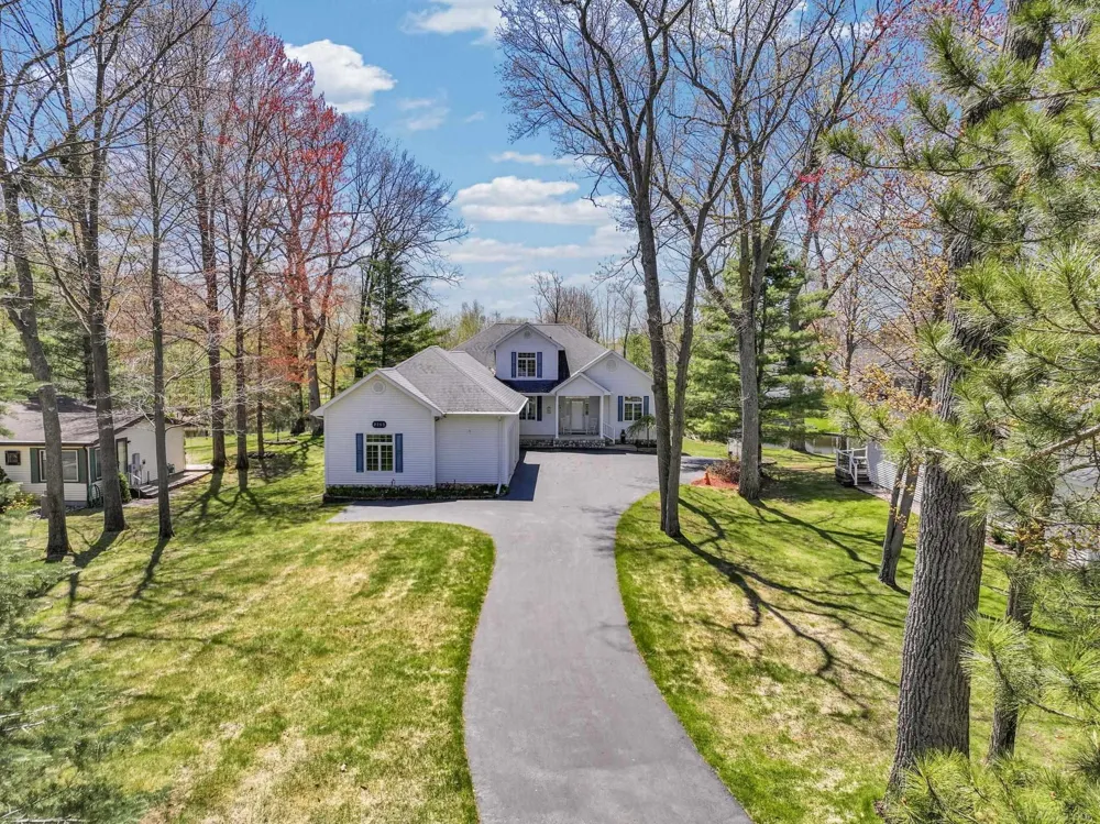 2185 E Houghton Drive Denton Township, MI 48629