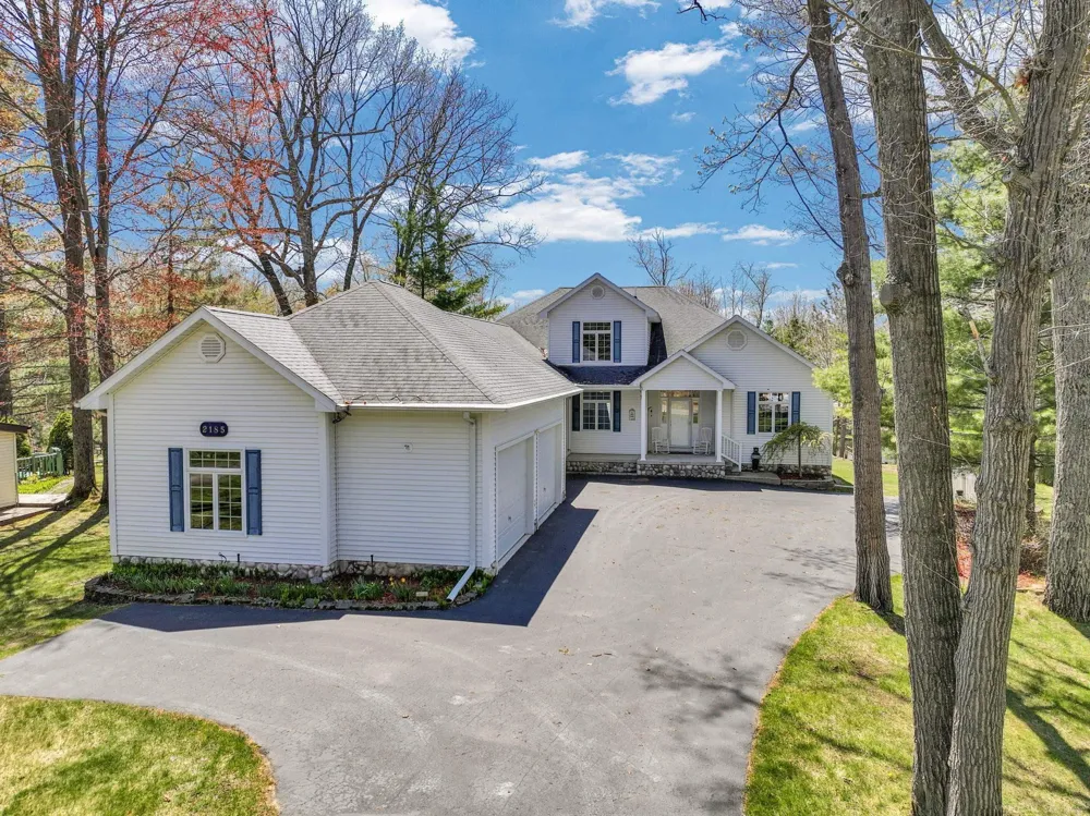 2185 E Houghton Drive Denton Township, MI 48629