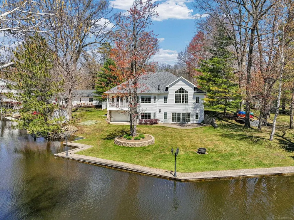 2185 E Houghton Drive Denton Township, MI 48629