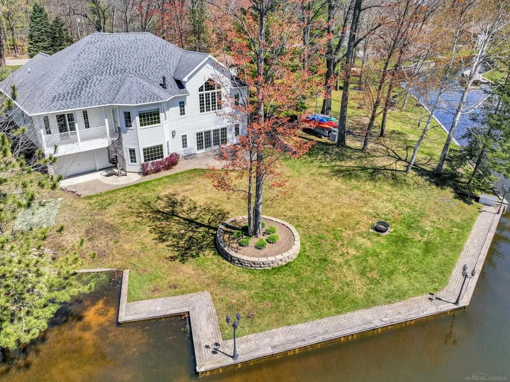 2185 E Houghton Drive Denton Township, MI 48629