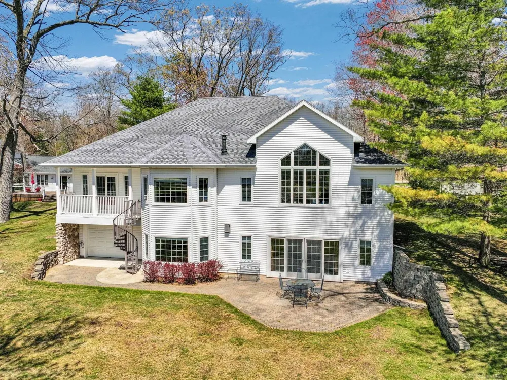 2185 E Houghton Drive Denton Township, MI 48629