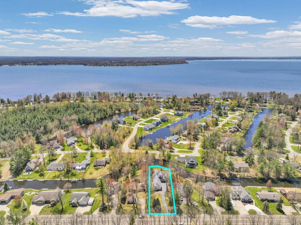 2185 E Houghton Drive Denton Township, MI 48629