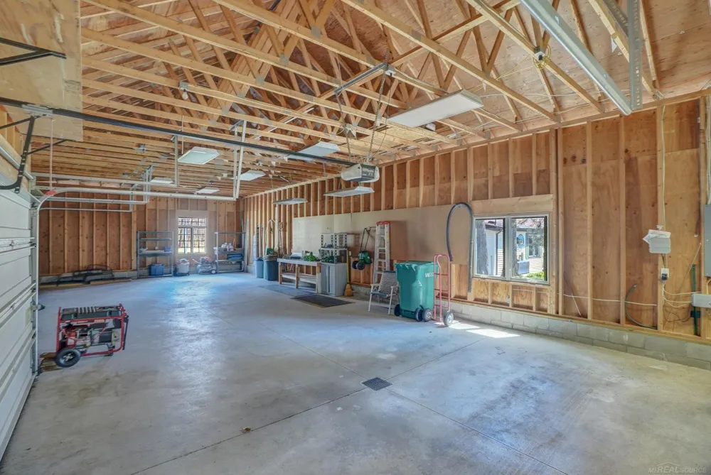 2185 E Houghton Drive Denton Township, MI 48629