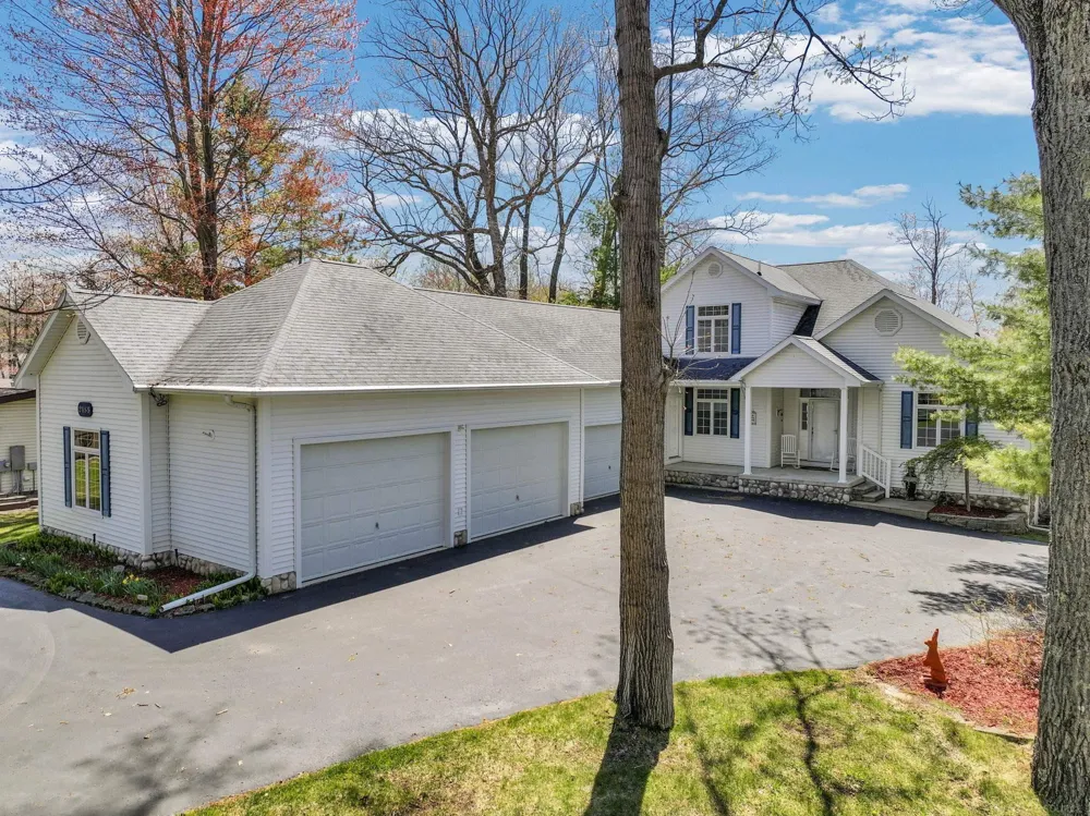 2185 E Houghton Drive Denton Township, MI 48629