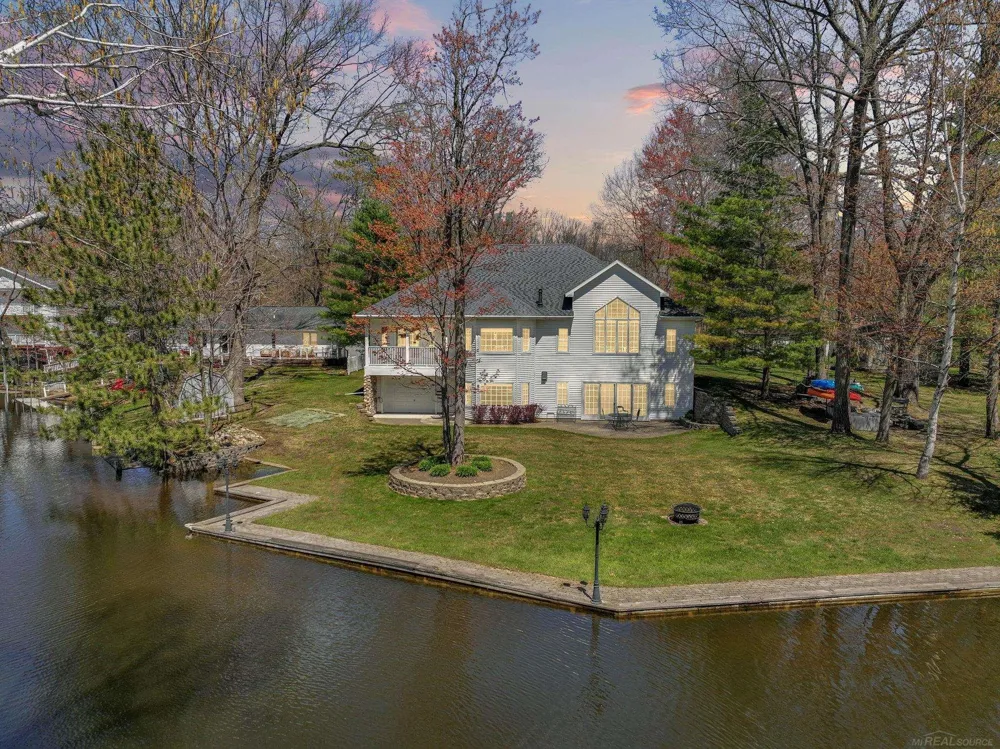 2185 E Houghton Drive Denton Township, MI 48629