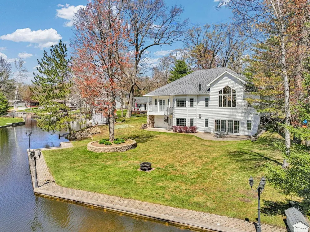 2185 E Houghton Drive Denton Township, MI 48629