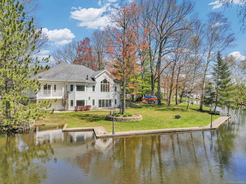 2185 E Houghton Drive Denton Township, MI 48629