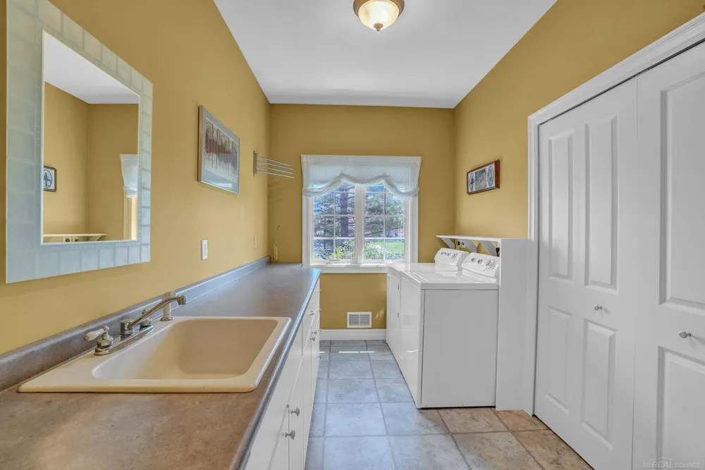 2185 E Houghton Drive Denton Township, MI 48629