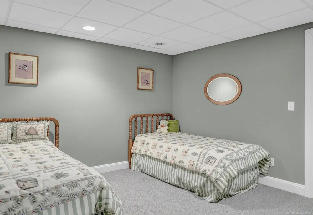 2185 E Houghton Drive Denton Township, MI 48629