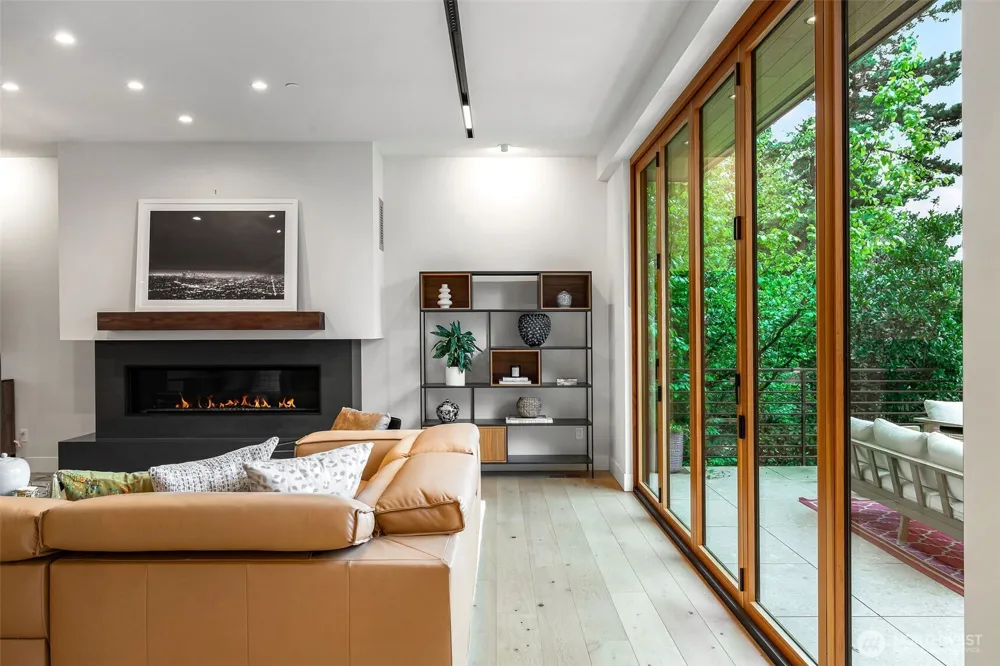 9818 SE 42nd Place Mercer Island, WA 98040