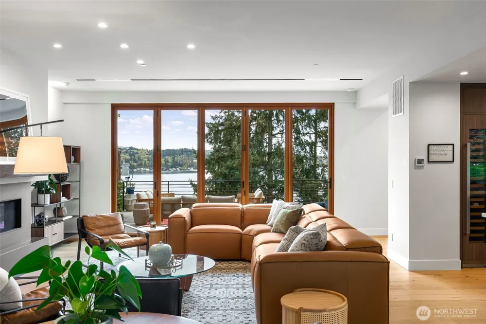 9818 SE 42nd Place Mercer Island, WA 98040