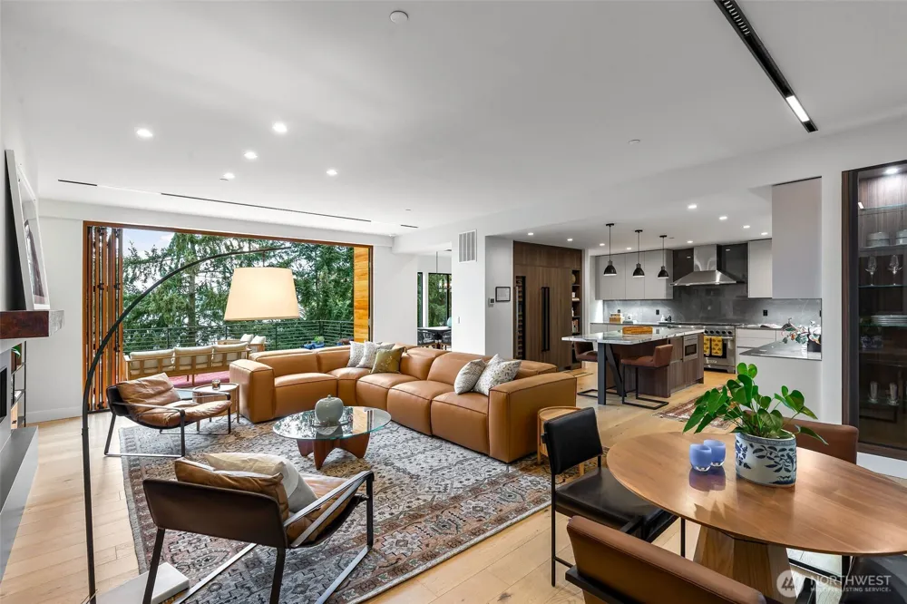 9818 SE 42nd Place Mercer Island, WA 98040