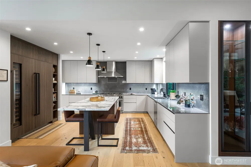 9818 SE 42nd Place Mercer Island, WA 98040