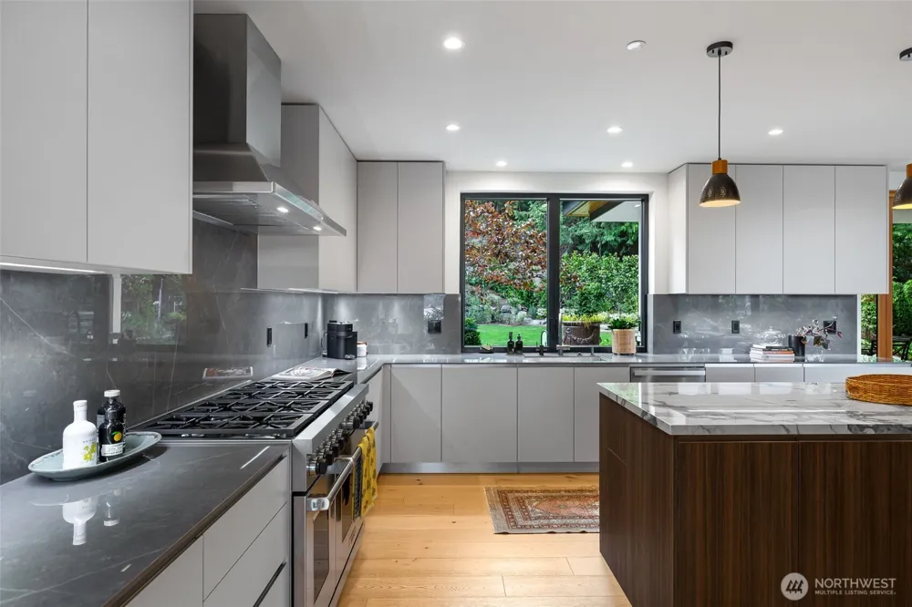 9818 SE 42nd Place Mercer Island, WA 98040