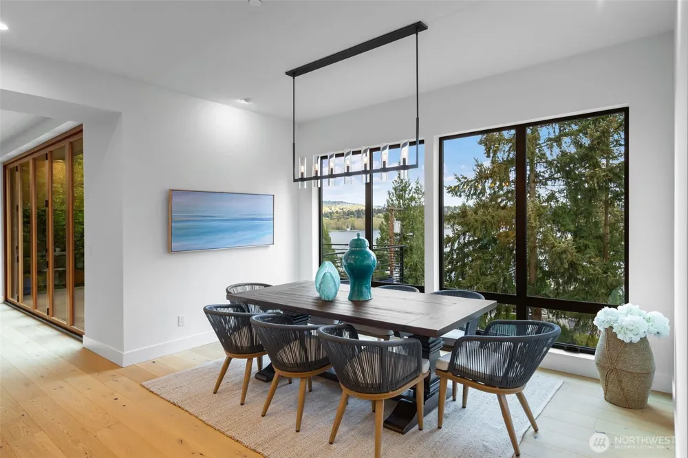 9818 SE 42nd Place Mercer Island, WA 98040