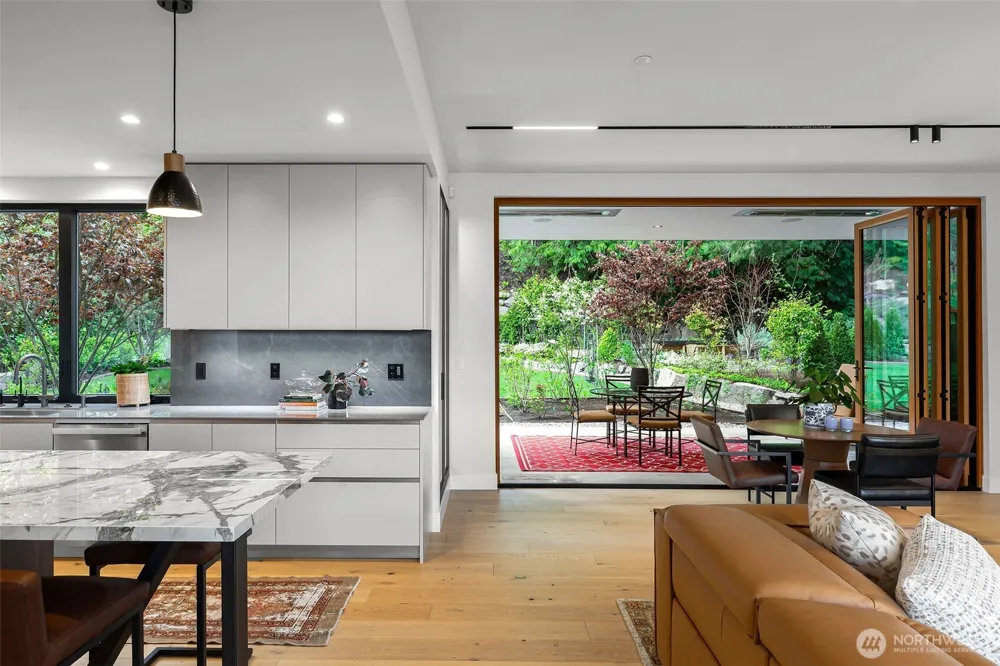 9818 SE 42nd Place Mercer Island, WA 98040