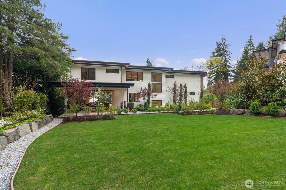 9818 SE 42nd Place Mercer Island, WA 98040