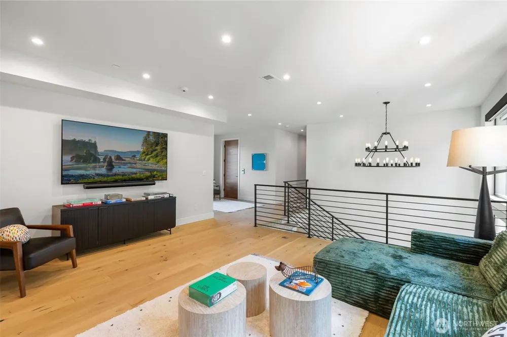 9818 SE 42nd Place Mercer Island, WA 98040