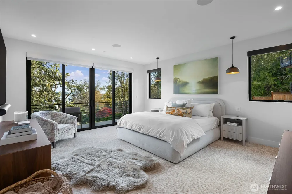 9818 SE 42nd Place Mercer Island, WA 98040