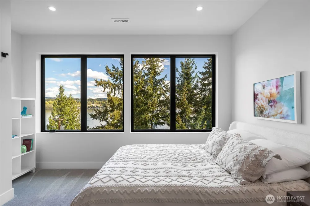 9818 SE 42nd Place Mercer Island, WA 98040
